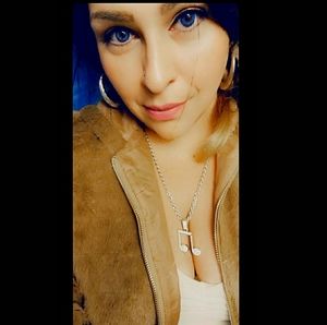 Meet your Posher, Vanessa